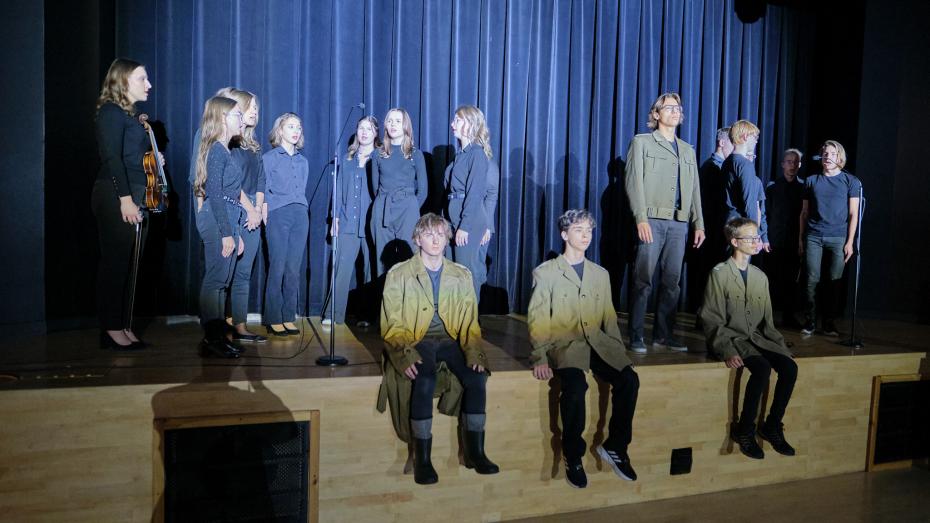 Etiuda teatralno-muzyczna z okazji Święta Niepodległości w wykonaniu uczniów liceum salezjańskiego i szkoły rzemiosł.