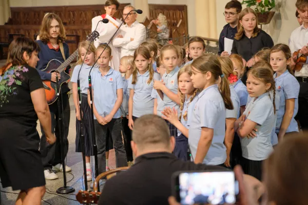 Zespół muzyczny złożony z dzieci klas wczesnoszkolnych. (fot. Amelia Szymańska)