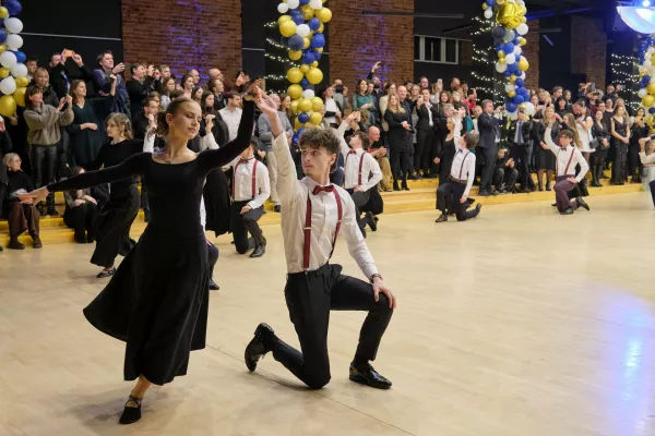 Walc w wykonaniu maturzystów. (fot. Antoni Szumielewicz)