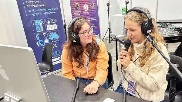 Uczennice w czasie warsztatów dźwiękowych