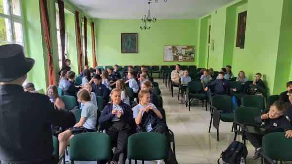 Wizyta pana Bartłomieja Jaskółki przedstawiającego zawód kominiarza