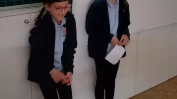 Alba i Blanca uczą klasę 3c hiszpańskiego