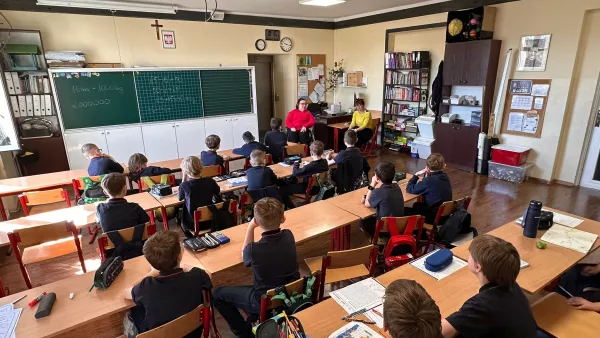 Klasy 3b podczas spotkania z panią Małgorzatą Zambrzycką. 