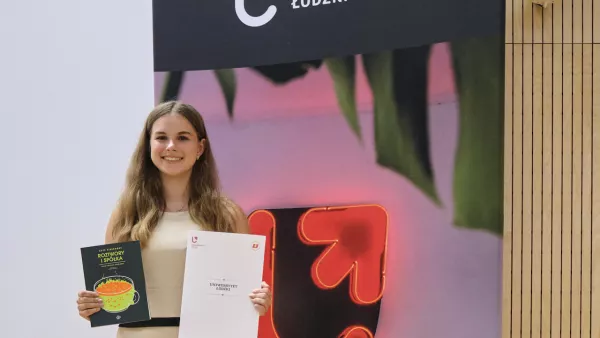 Klara z dyplomem "Zdolny uczeń - świetny student"