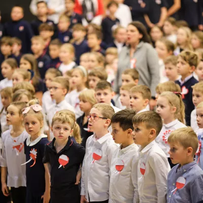 Uczniowie Salezjańskiej Szkoły Podstawowej na Słówku w Szkolny Dzień Niepodległości. (fot. Bartosz Żak)