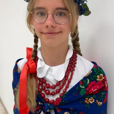 Uczennica naszej szkoły w stroju ludowym. 