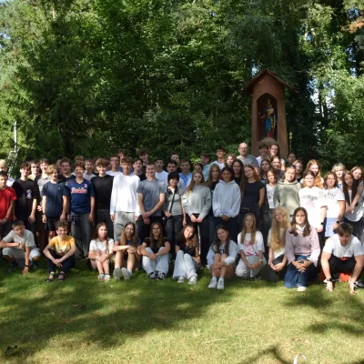 Obóz integracyjny klas pierwszych - zdjęcie grupowe dwóch klas