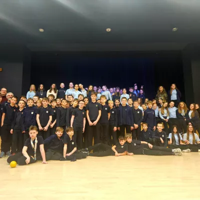 Klasy szóste w auli