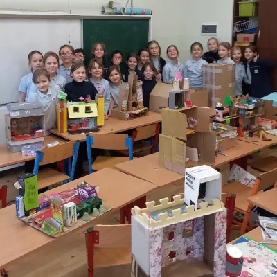 Grupowe zdjęcie uczennic klasy 3c 