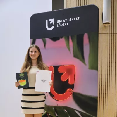 Klara z dyplomem "Zdolny uczeń - świetny student"