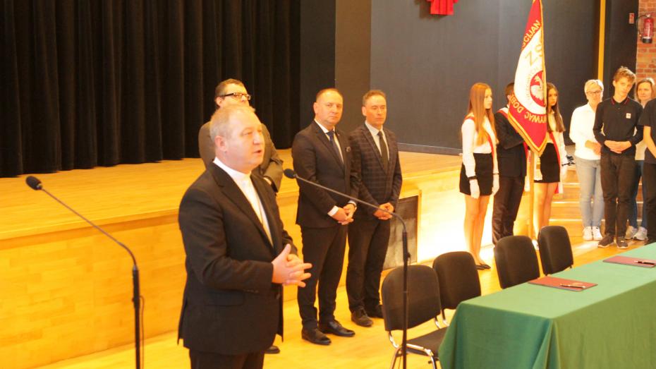 Święto Edukacji 2022 i zaprzysiężenie Samorządu Uczniowskiego w SLO