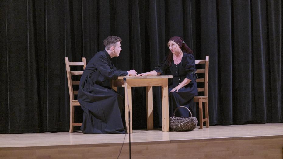 Pani Małgorzata Rosiak i Franciszek Szpakowski przedstawiają etiudę teatralną "Sen Janka".