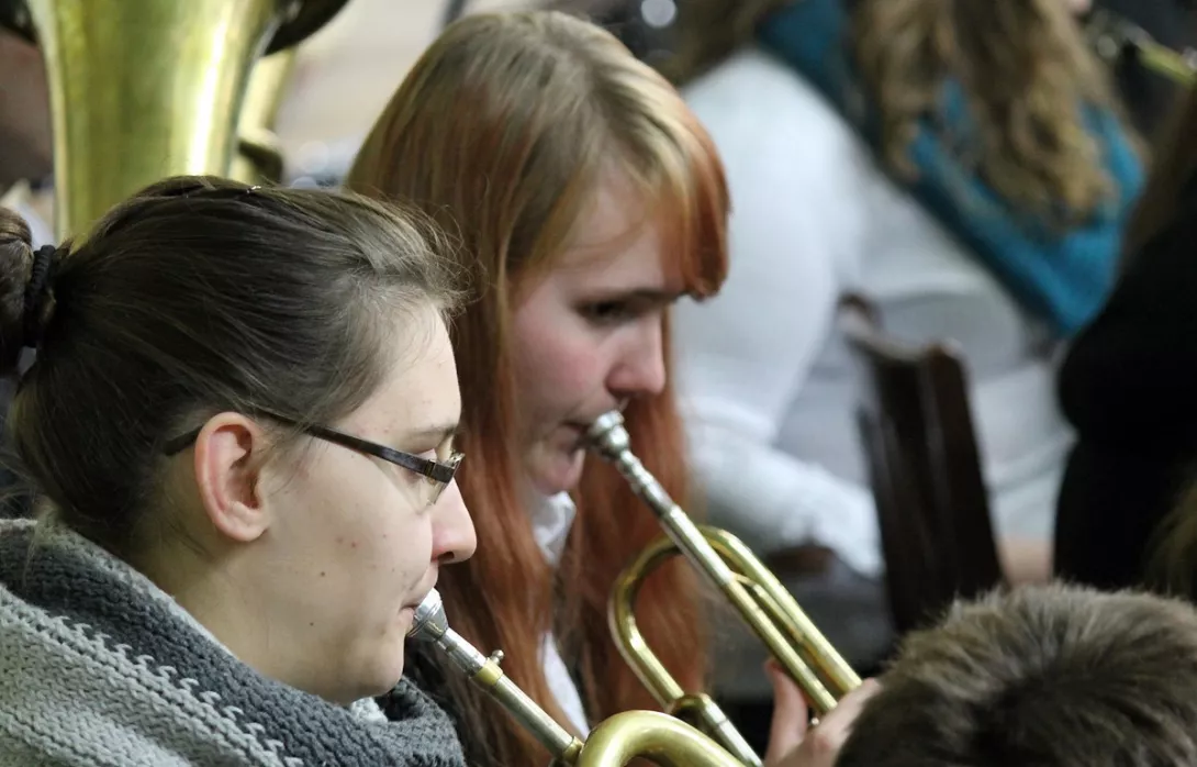 W auli powitała wszystkich orkiestra salezjańska z Lutomierska.