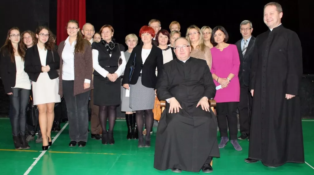 Ksiądz Inspektor w gronie gospodarzy.