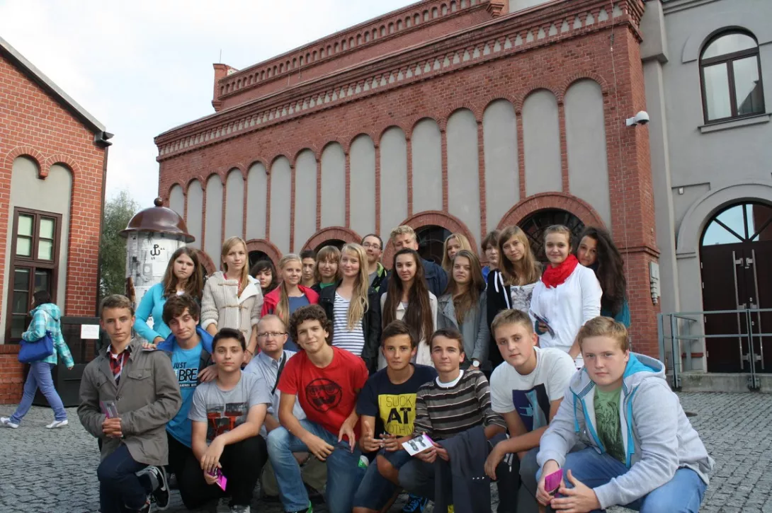 Klasa 3b przed Muzeum Powstania Warszawskiego