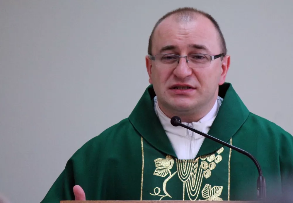 Mszy św. przewodniczył wikariusz inspektora ks. Przemysław Solarski SDB.