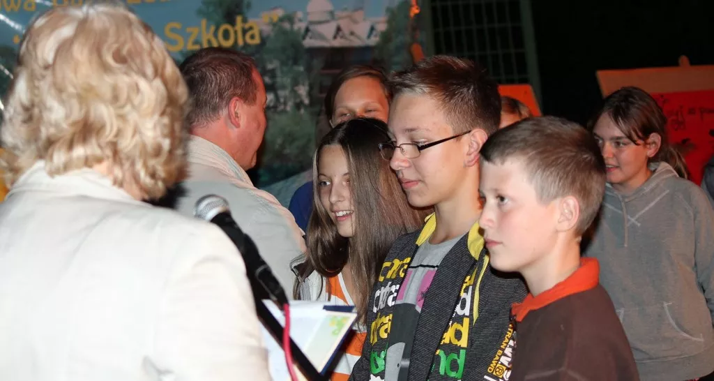 Laureaci projektu otrzymują nagrody.