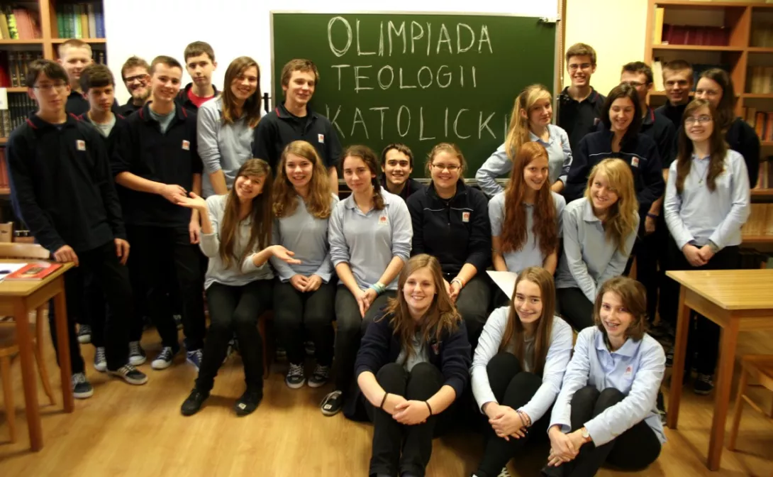 Wszyscy uczestnicy Olimpiady na pamiątkowym zdjęciu.