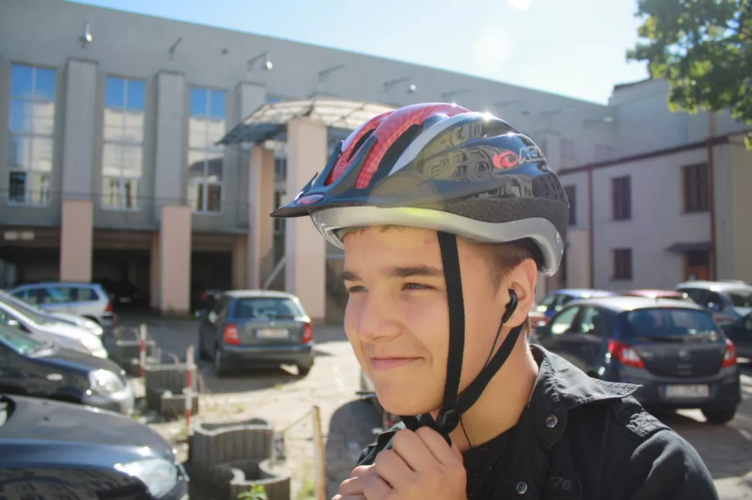 Szymon W. gotowy do wyjazdu w trasę