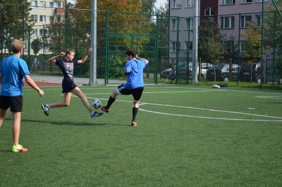 Gol.................