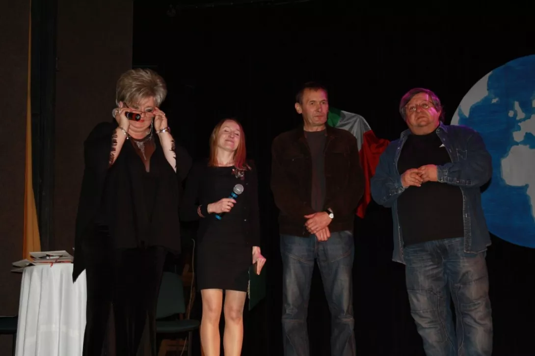 Dyrekcja CZP nr 2 (p. Zbicińska), pomysłodawczyni festiwalu (Emila Krakowiak) oraz jurorzy