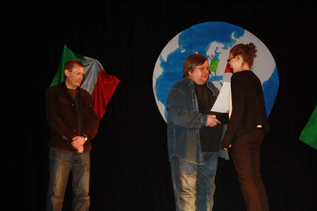 Tosia odbiera dyplom