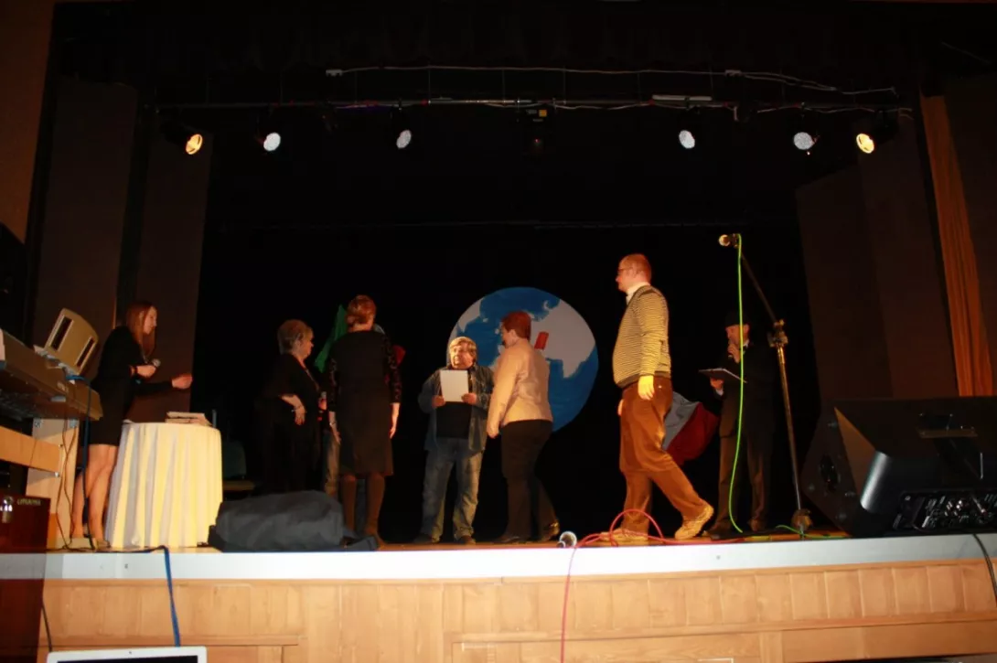 Pan Paździor odbiera dyplom (foto Wernika Grzegorczyk)