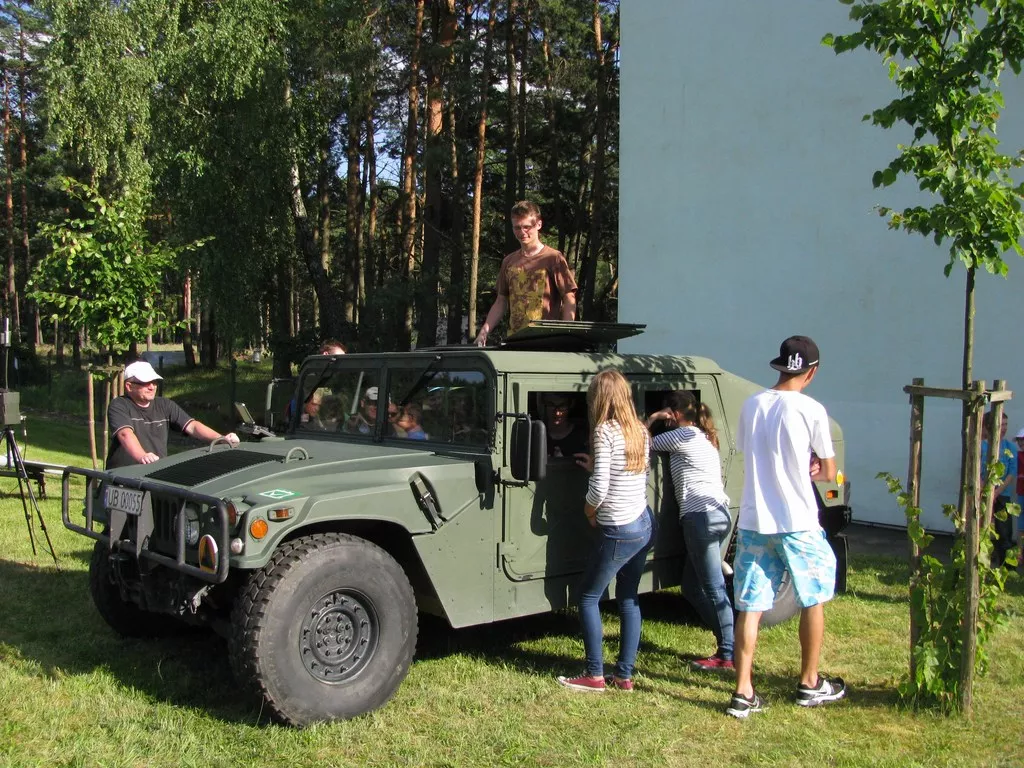 każdy chciał obejrzeć Hummer'a