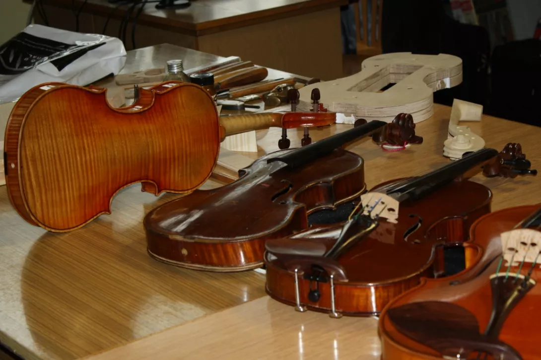 Jak powstają instrumenty smyczkowe? Spotkanie z lutnikiem