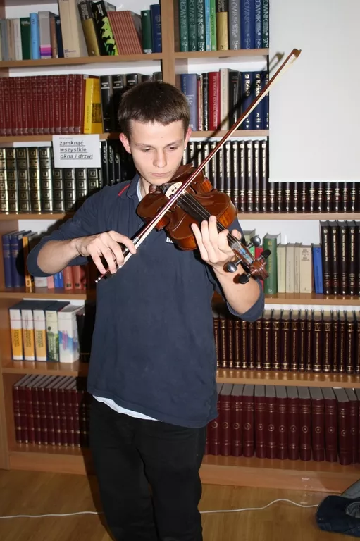 Jak powstają instrumenty smyczkowe? Spotkanie z lutnikiem