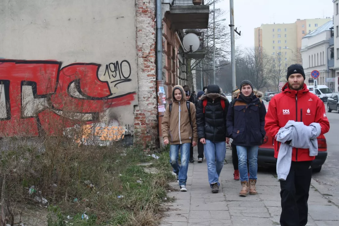 W drodze na ściankę wspinaczkową (spacer szkoła-Manufaktura)