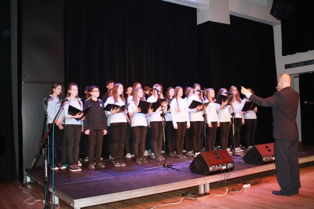 Chór szkolny - Zaśpiewam Jezuskowi