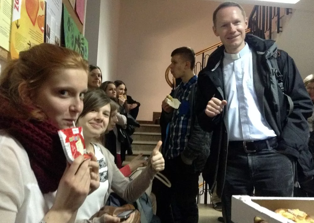 Odpoczynek po części pisemnej Konkursu. (fot. Piotr Tomczak)