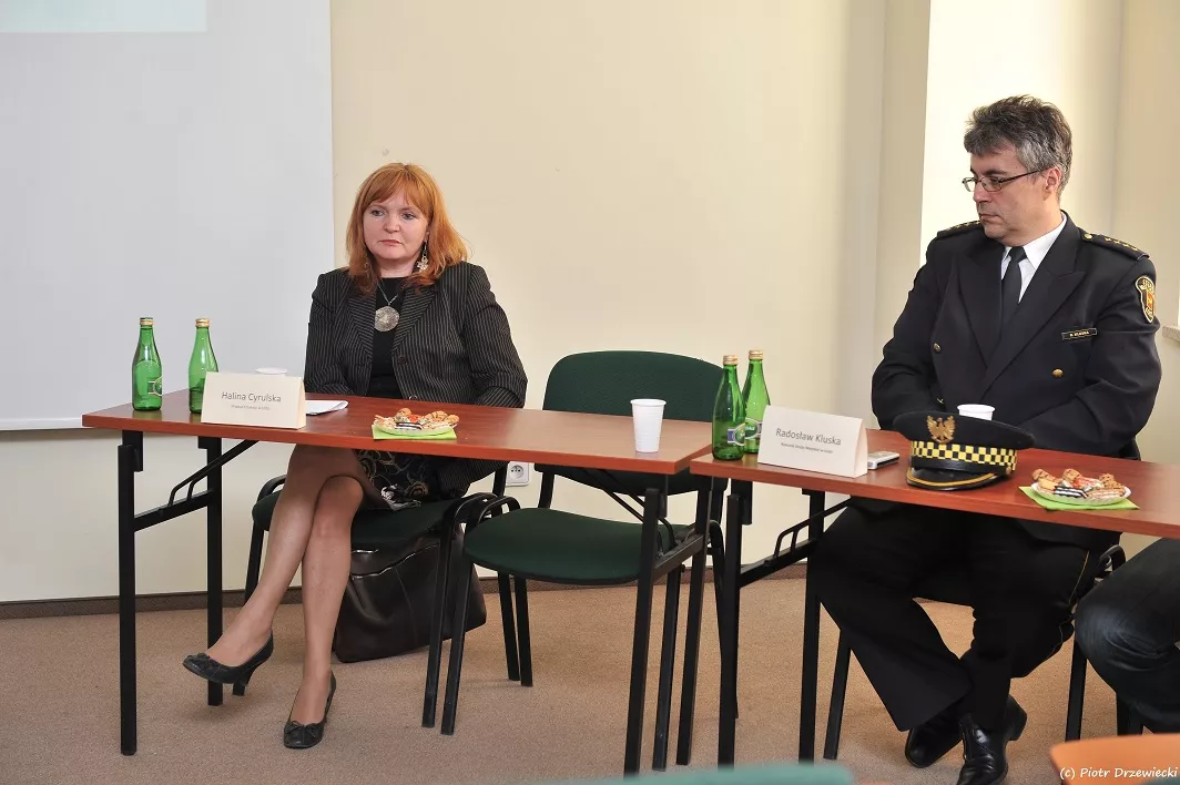 Pani Halina Cyrulska z Wydziału Edukacji UMŁ i Pan Radosław Kluska, rzecznik Straży Miejskiej w Łodzi
