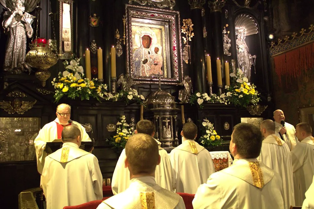 Centralnym punktem czuwania była Eucharystia, której przewodniczył ks. inspektor Andrzej Wujek.