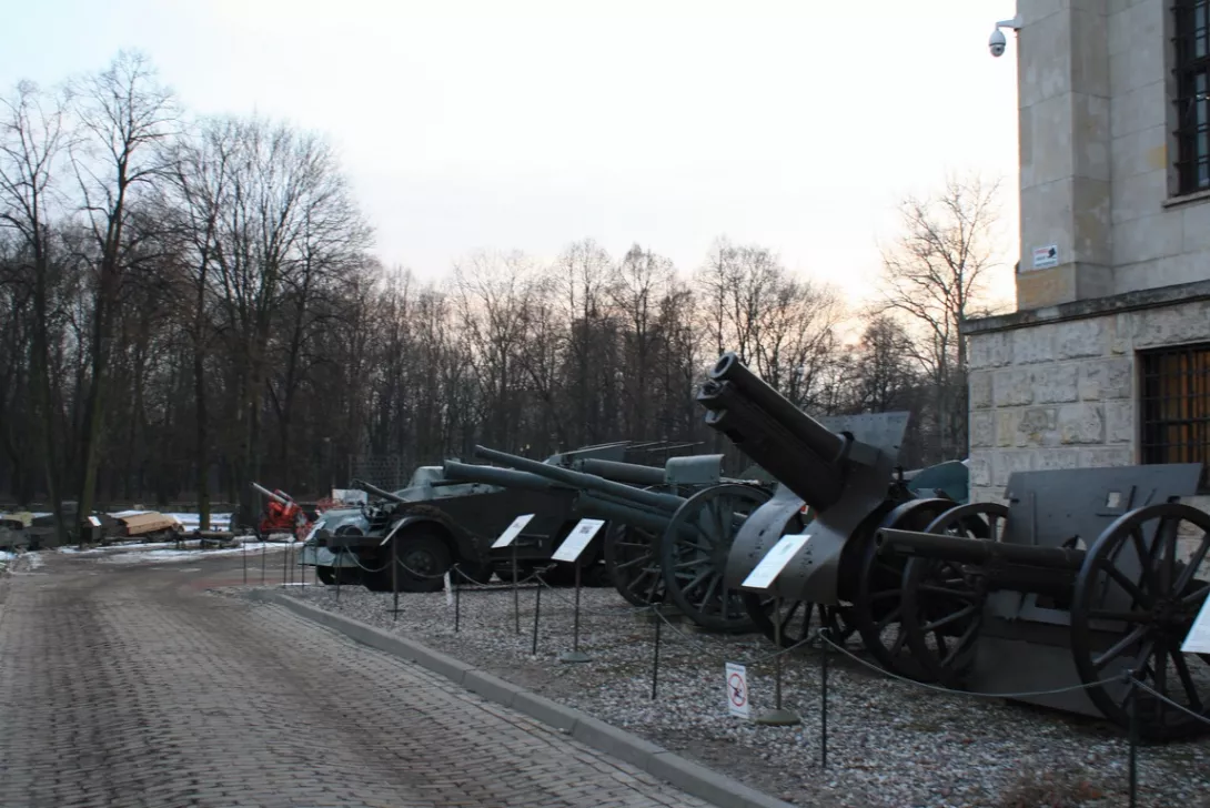 Muzeum Wojska Polskiego w Warszawie, ekspozycja na zewnątrz