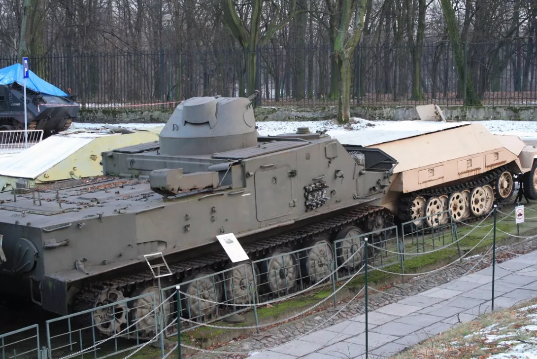 Muzeum Wojska Polskiego w Warszawie, ekspozycja na zewnątrz