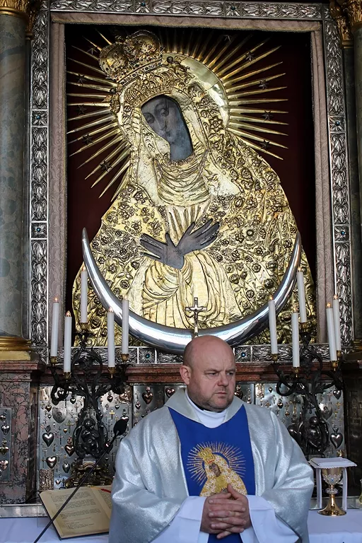 Złóżmy Naszej Matce wszystkie prośby i podziękowania.