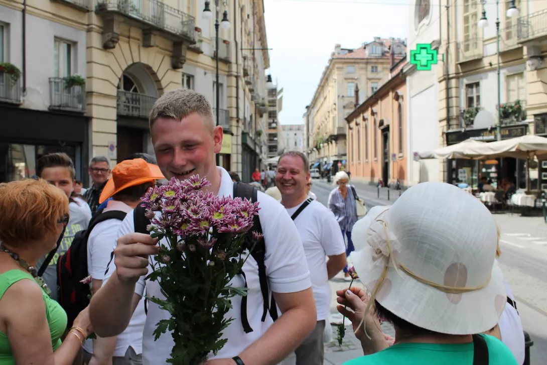 Każda kobieta kocha kwiaty - brawo Paweł!!!