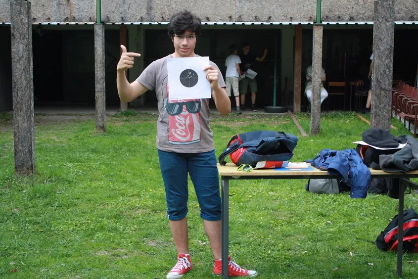 Na strzelnicy, Szymon D.