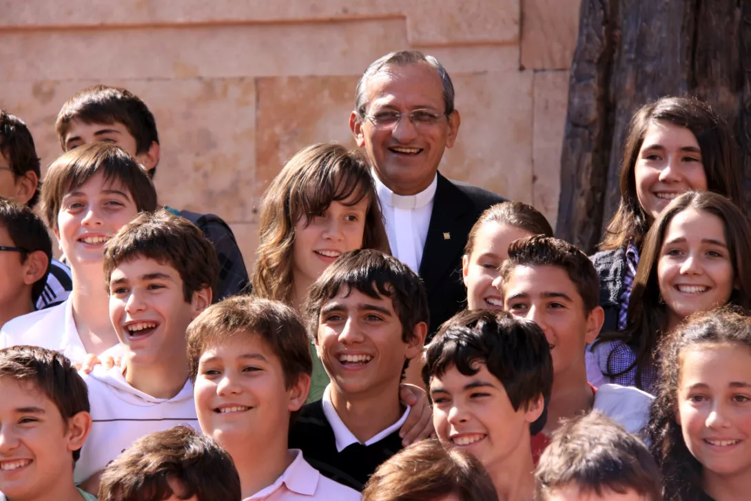 Ks. Pacual Chavez z młodzieżą.