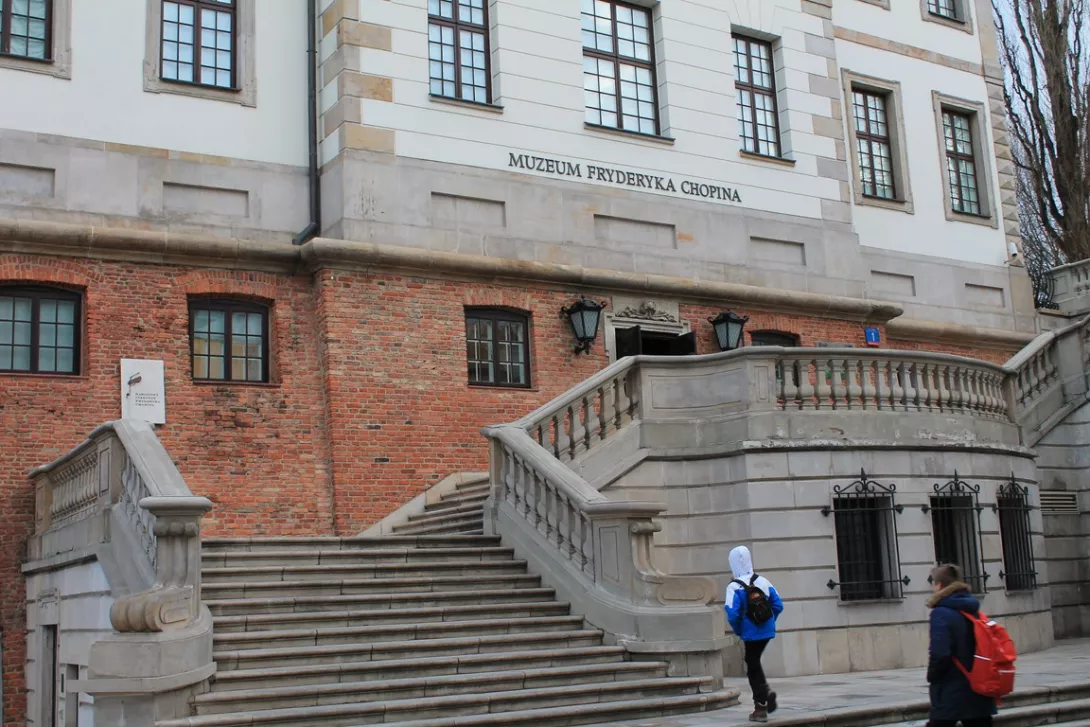 Warszawa - pod Muzeum Fryderyka Chopina