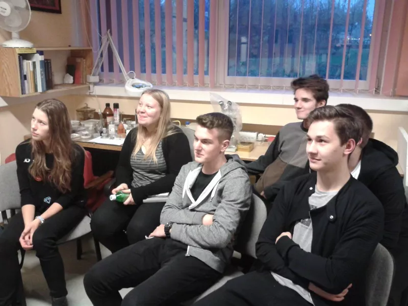 Zajęcia przy mikroskopie elektronowym