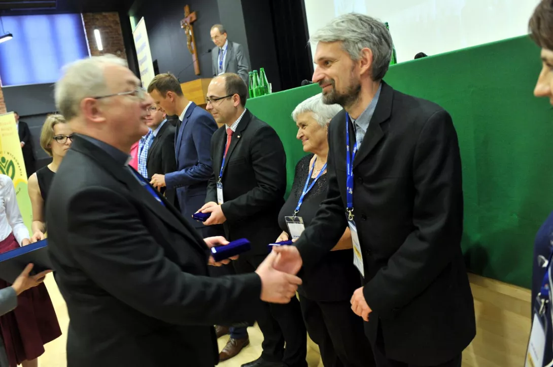 Medale dla ks. Dyrektora i naszych Nauczycieli