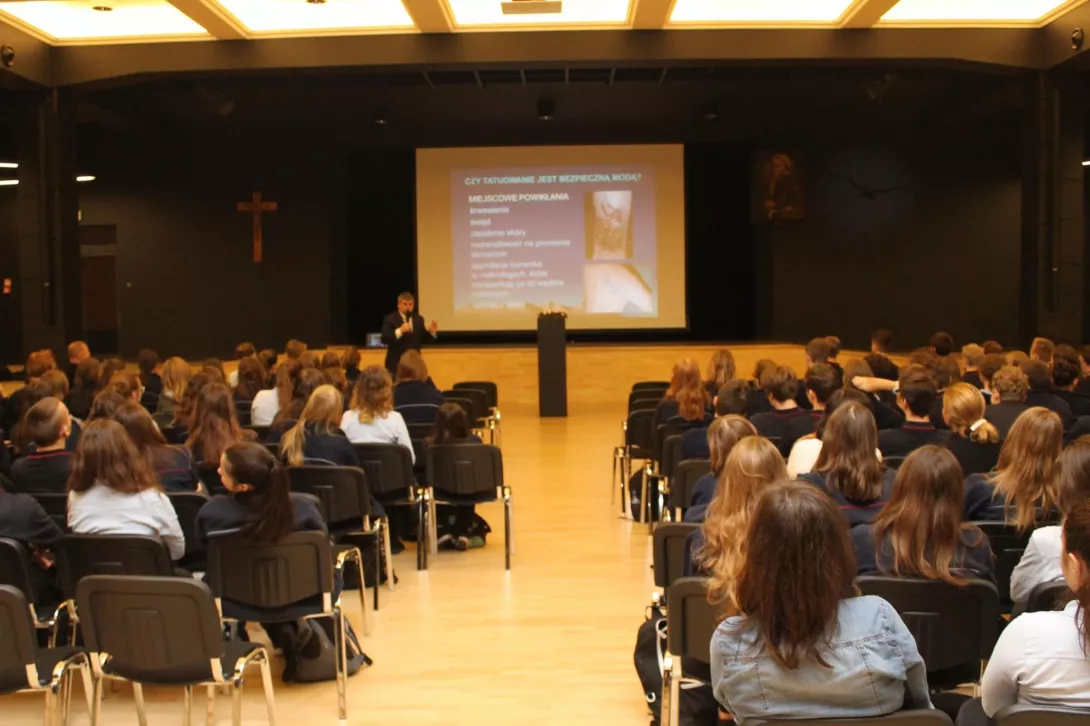 Czy tatuowanie jest bezpieczną modą?