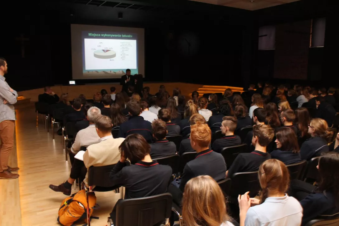 Czy tatuowanie jest bezpieczną modą?