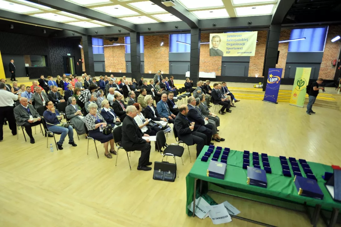 Medale dla ks. Dyrektora i naszych Nauczycieli