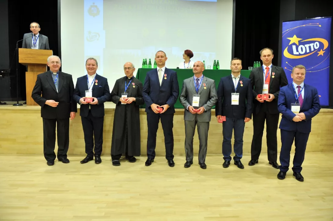 Medale dla ks. Dyrektora i naszych Nauczycieli