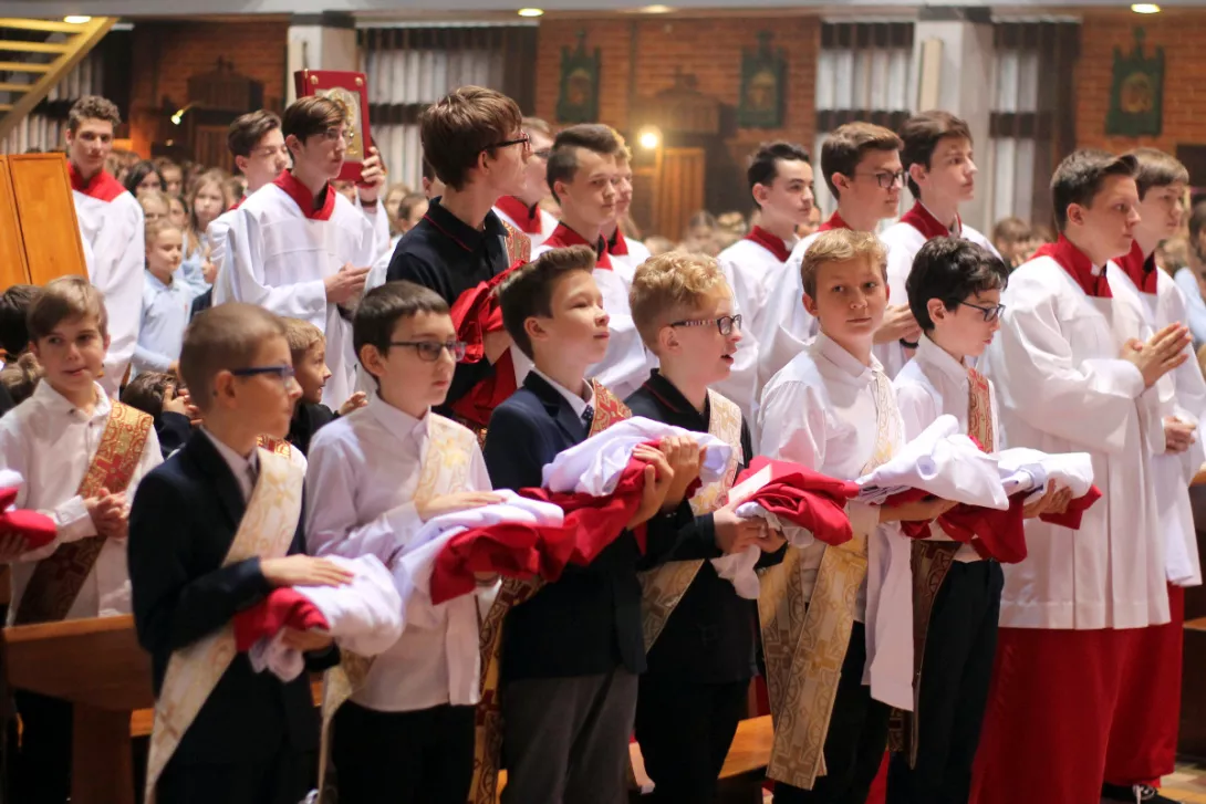 Kandydaci na ministrantów. (fot. Mateusz Ociński)