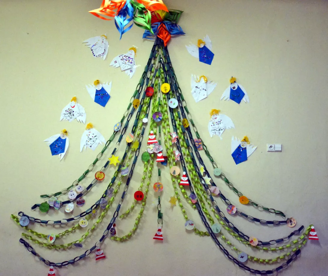 Dekoracje bożonarodzeniowe na piętrze wczesnoszkolnym 2018